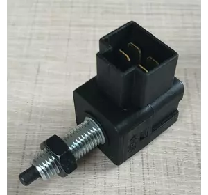 Вимикач стоп-сигналу жабка гальмівна Hyundai HD65/72/78 Хюндай, Богдан А069 (938105H000) Вимикач стоп-сигналу жабка гальмівна Hyundai HD65/72/78 Хюндай, Богдан А069 (938105H000)