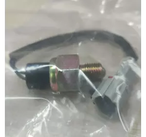 Датчик заднього ходу ISUZU NQR 71/75 Ісузу Богдан А091/А092 Атаман Датчик заднього ходу ISUZU NQR 71/75 Ісузу Богдан А091/А092 Атаман