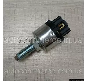 Датчик стоп сигнала ISUZU NQR/NPR Исузу E-5, Богдан E-3, Атаман E-3(8976704710) Датчик стоп сигнала ISUZU NQR/NPR Исузу E-5, Богдан E-3, Атаман E-3(8976704710)